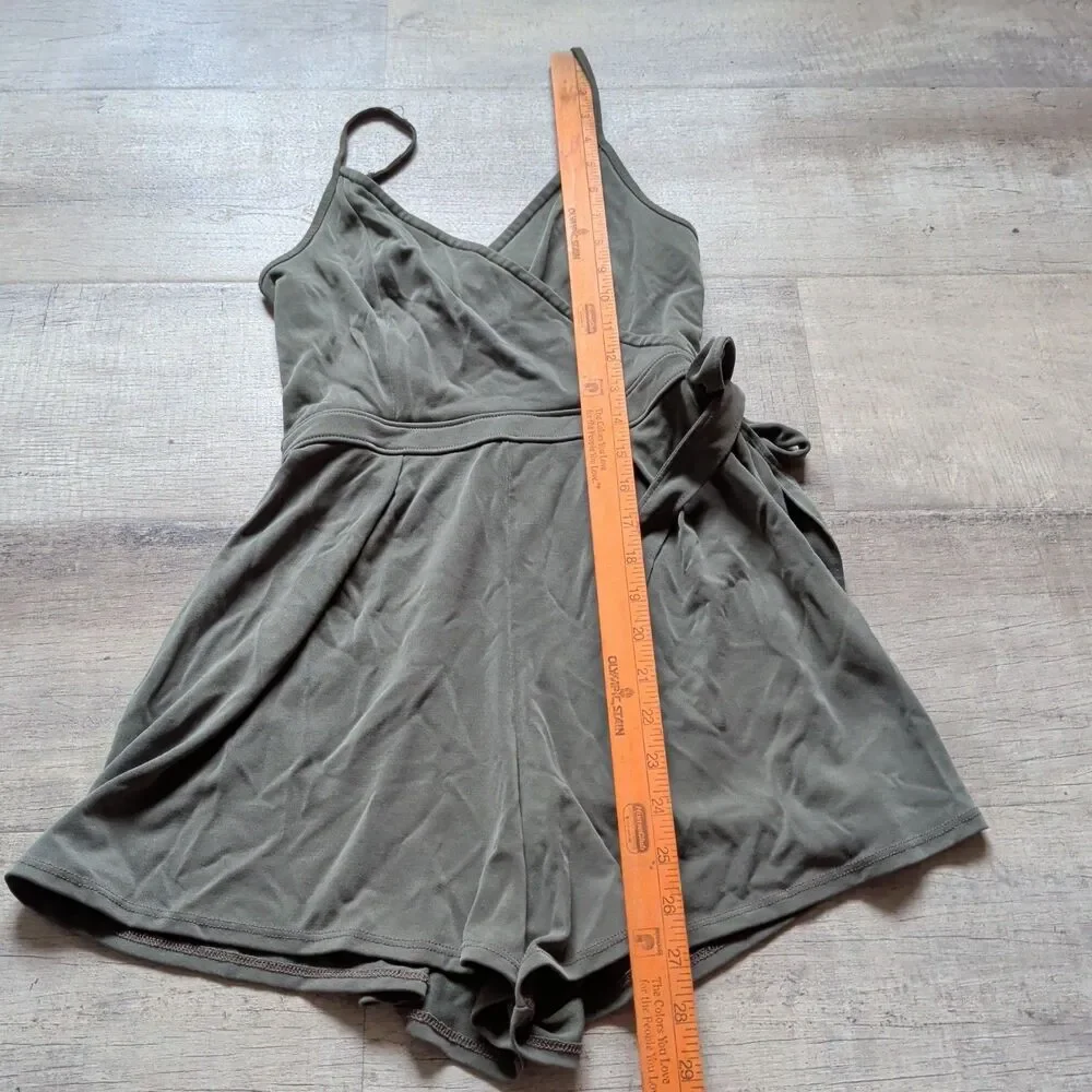 ​Abercrombie & Fitch Green Wrap Romper Size XS V-Neck Adjustable Straps Side Tie